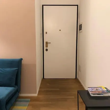 Lovely In The Heart Of Shopping District Apartment *
