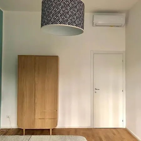 Lovely In The Heart Of Shopping District Apartment Milan