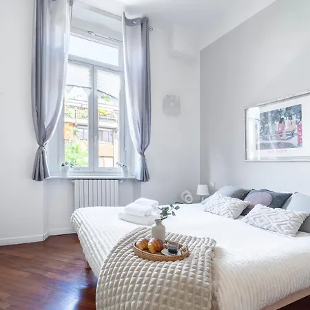 Roomy Flat With Garage - Porta Romana * ミラノ