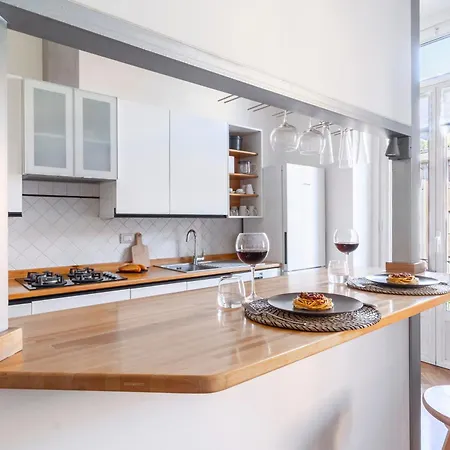 Roomy Flat With Garage - Porta Romana * ミラノ