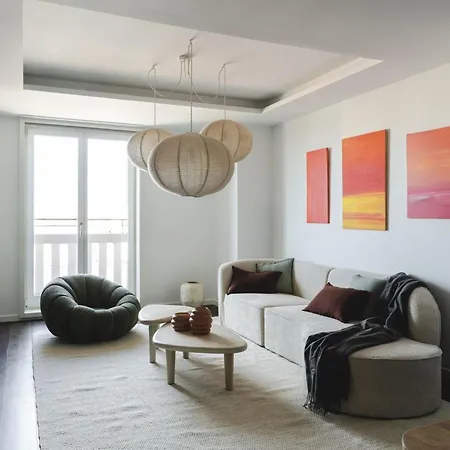 Repetti Design - 10 Min To Centre & Airport