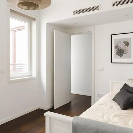 Repetti Design - 10 Min To Centre & Airport