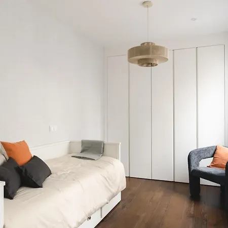 Repetti Design - 10 Min To Centre & Airport Apartment *