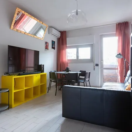 San Siro Large Flat شقة