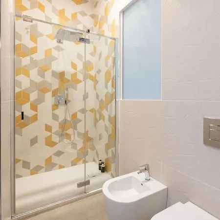 Chic 3 Bedroom - Close To Duomo Apartment Milan