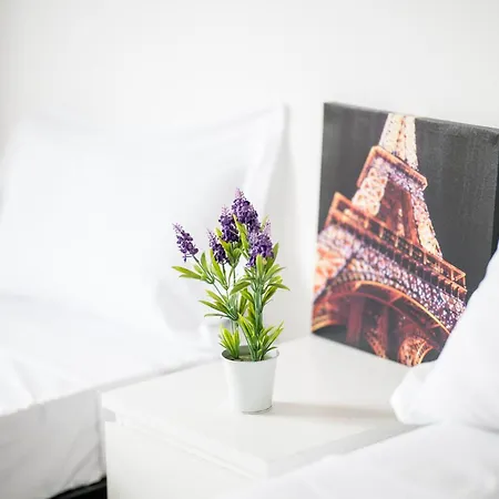 Airguest Station Apartment