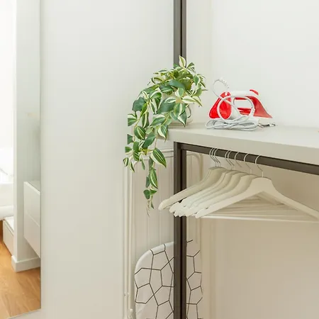 Exclusive Apartment - Next To The Metro * ميلان