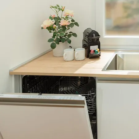 Exclusive Apartment - Next To The Metro Апартаменты