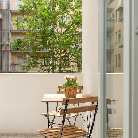 Exclusive Apartment - Next To The Metro * ميلان