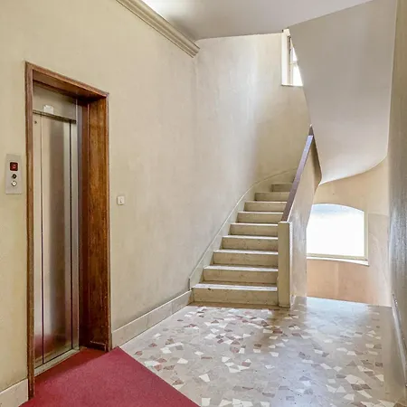 Exclusive Apartment - Next To The Metro