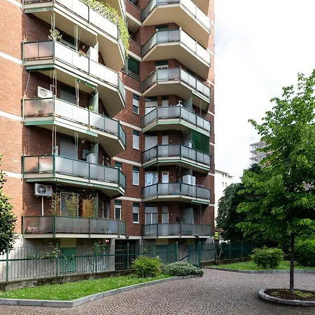 Lorenteggio-piazza Frattini Balcony 아파트 밀라노