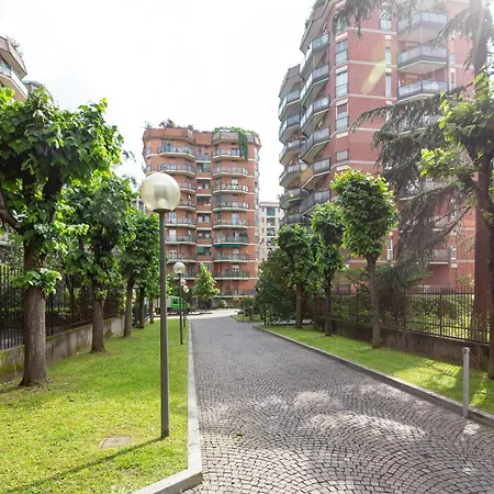 Lorenteggio-piazza Frattini Balcony *