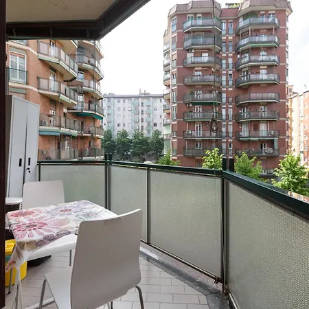 Lorenteggio-piazza Frattini Balcony Milan