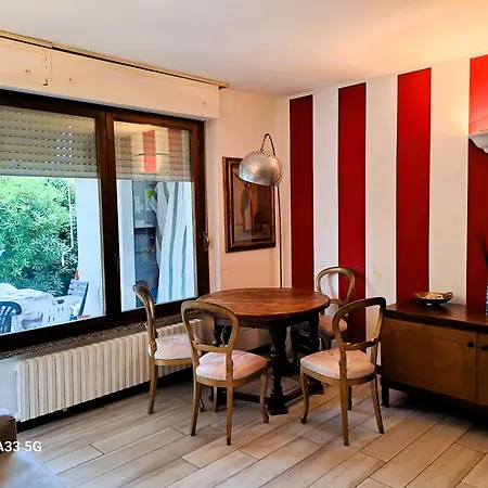 Il Giardino Dell'artista Con Parcheggio E Giardino A