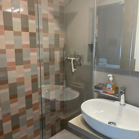 Lejlighed With Free Parking Garage - Con Parcheggio Incluso Nuovo Con 2 Da Letto E Due Bagni - New With 2 Bdrooms 2 Bathrooms- Jellow Subway Metro Gialla Porta Romana 3 Stops To Duomo