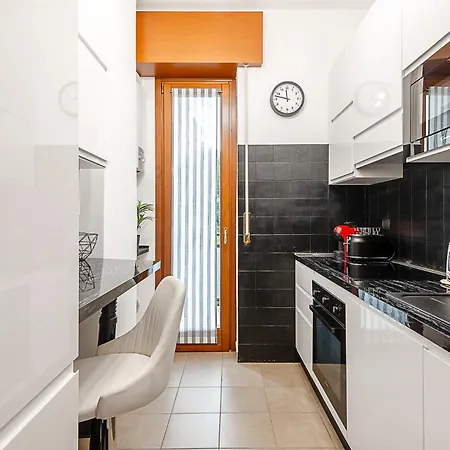 Stayeasy Staro5 - 5 Minutes To Udine Subway Appartement Milaan