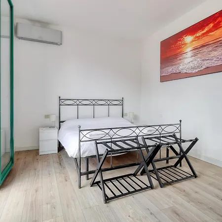 Rainbow House Via Dei Carafa *