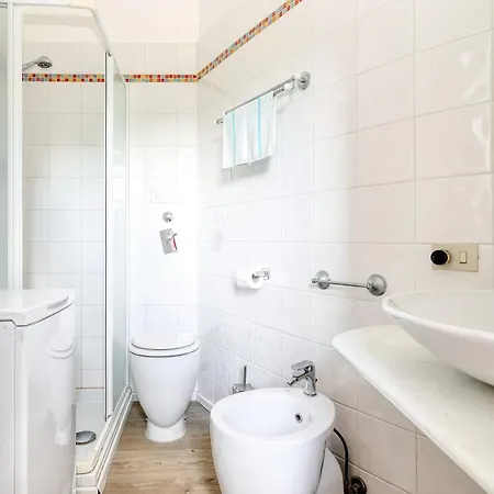 Rainbow House Via Dei Carafa Milan