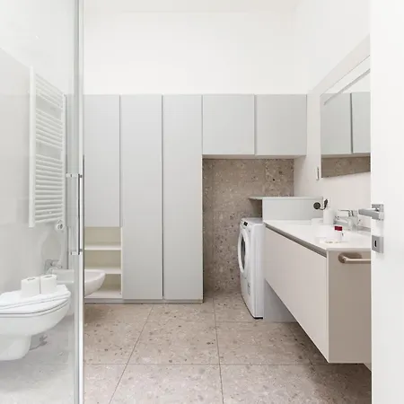 Guesthost - Missori & Bocconi Renovated Lejlighed *