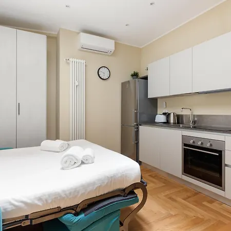 Guesthost - Missori & Bocconi Renovated Milaan