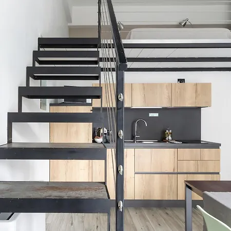 Aprica16 Loft House Apartment