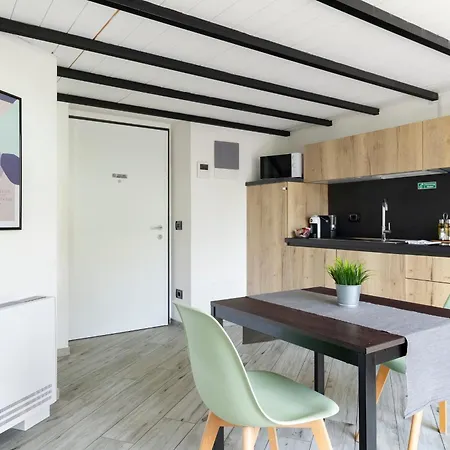 Aprica16 Loft House *