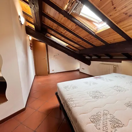 Апартаменты Bilocale Mansardato Farini