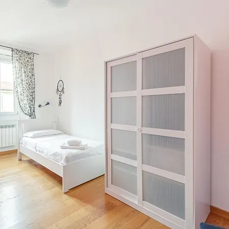 Apartment Broggi Buenos Aires-porta Venezia By Halldis *