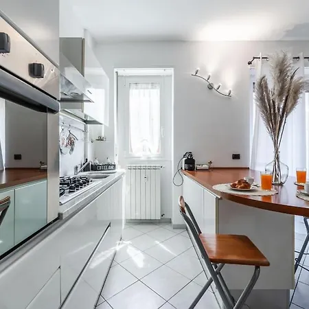 Nuovissima Dimora Con Terrazzino Daire Milano