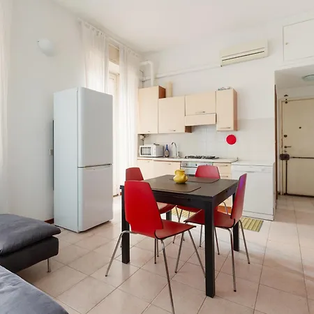 Cosy With Balcony Apartment Milan