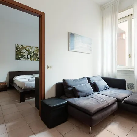 Cosy With Balcony Apartment Milan
