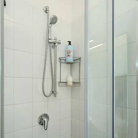 Apartment -luminosa 5 Stars With Balcony- Wifi Netflix 15 Minutes From Duomo