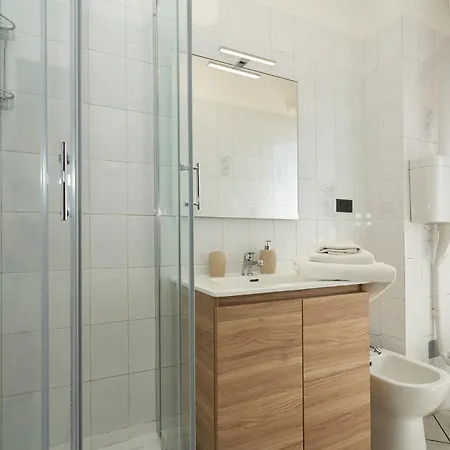 -luminosa 5 Stars With Balcony- Wifi Netflix 15 Minutes From Duomo Apartment Milan