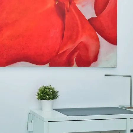 Apartment Red Cannas, Cozy In Life District Mailand