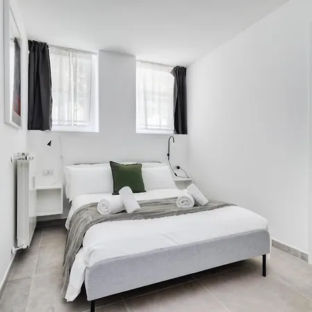 Red Cannas, Cozy In Life District Milano