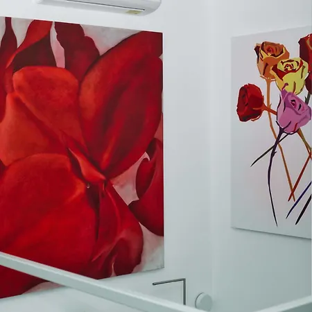 Apartment Red Cannas, Cozy In Life District Mailand