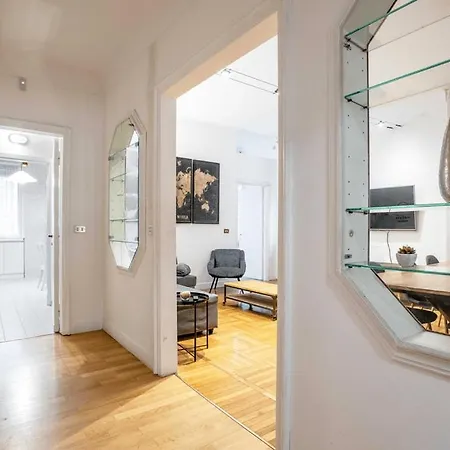 Exclusive 4 Bedrooms In Brera Apartment