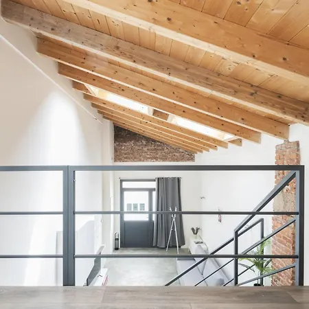 Easylife- Su Due Livelli Su I Navigli *