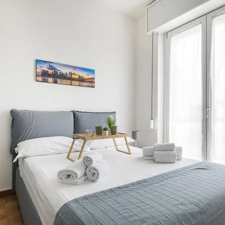 Easylife - Bocconi Duomo Intero Navigli Moderno Apartment *