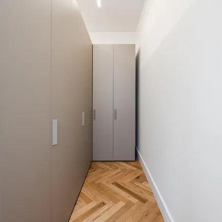 Modern 3-room Flat - Near Metro & Park Apartment *