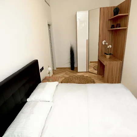 San Babila - Duomo Luxury Milanese Apartment Milan