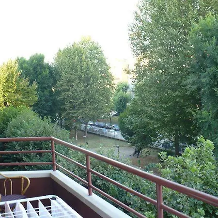 Suzzani House Guest house *
