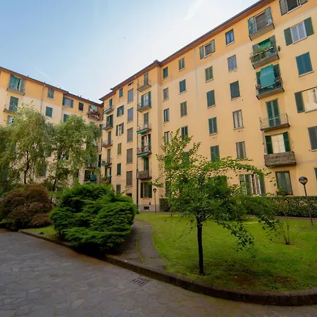 Apartment Near Metro-m5