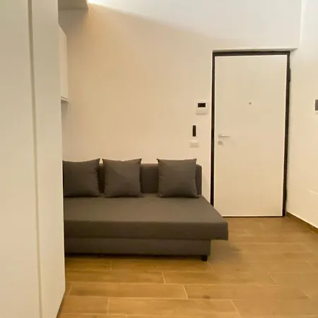 Modern Via Imbonati Apartment *