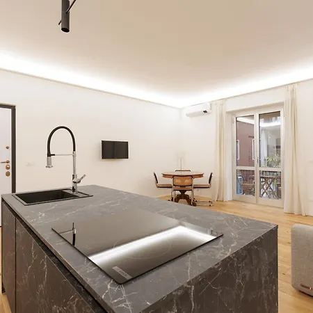 דירה Brand New With Balcony מילאנו