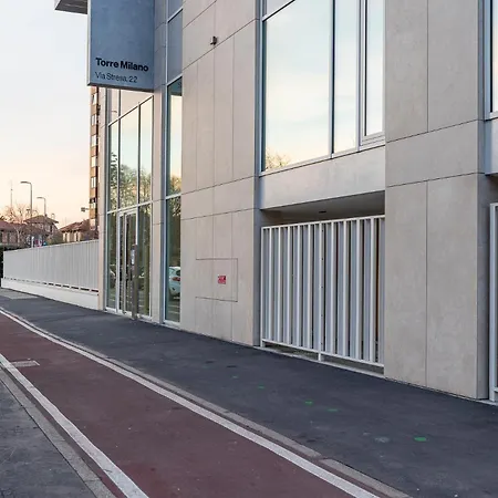 Torre Milano-gympool&view-central Station District