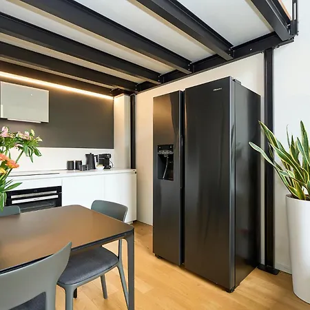 Design Luxury Loft - 20 Minutes From Duomo-navigli شقة ميلان