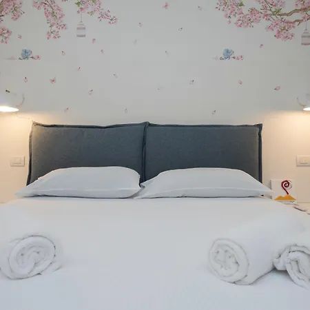 Ihost Cozy Console Marcello * Milan