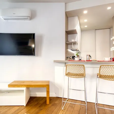 Guesthost - White Flat Bilo Di Design De Angeli Milan