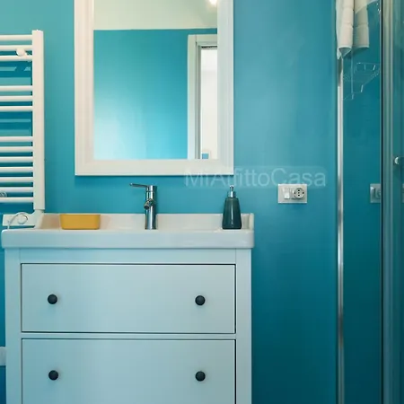 Looking 4 Station Center * ميلان